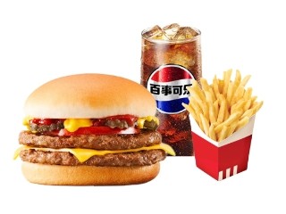 肯德基 | 汁汁双层嫩牛堡（美式风味)+中薯条+中可