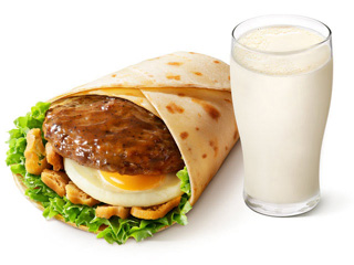 肯德基 | 大饼卷黑椒牛肉蛋+热豆浆