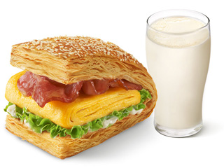 肯德基 | 培根厚蛋烧法风烧饼+热豆浆