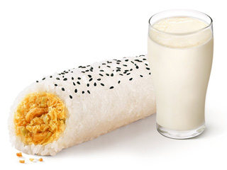 肯德基 | 肉酥油条饭团+热豆浆