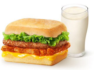 肯德基 | 意式红烩双牛帕尼尼+热豆浆